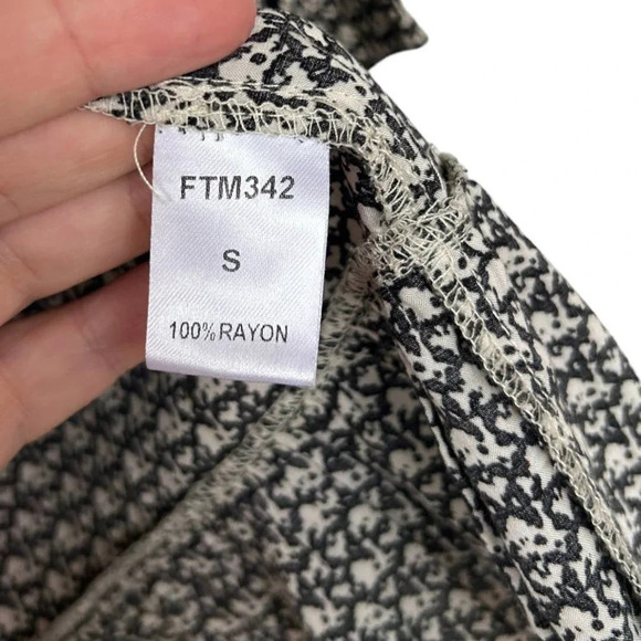 THML Women's Ruffled Velour Stripes Blouse Size Small - Picture 5 of 7